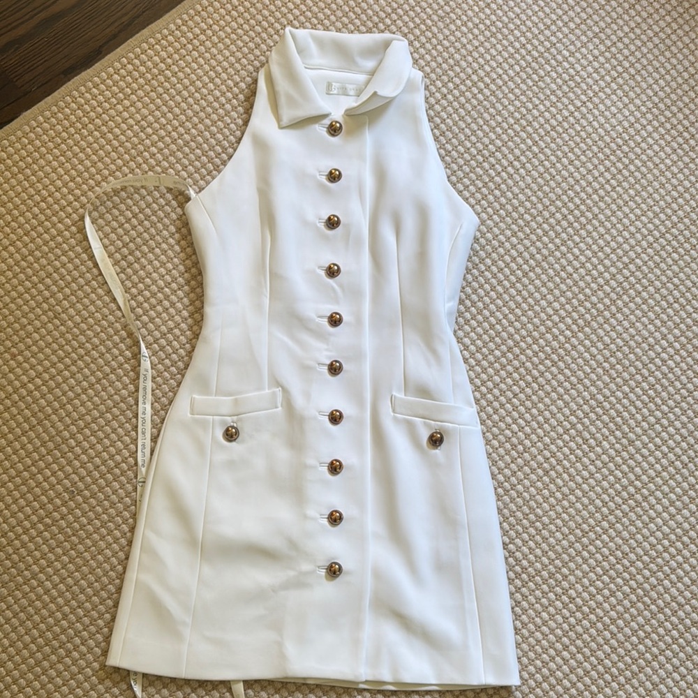 Elegant White Sleeveless Dress